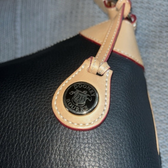 Dooney & Bourke Black and Tan Shoulder Bag - Picture 4 of 8